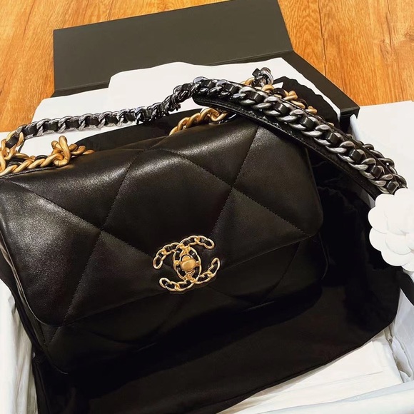 Chanel 19 flap small gold with chip new 22 season - Picture 7 of 9